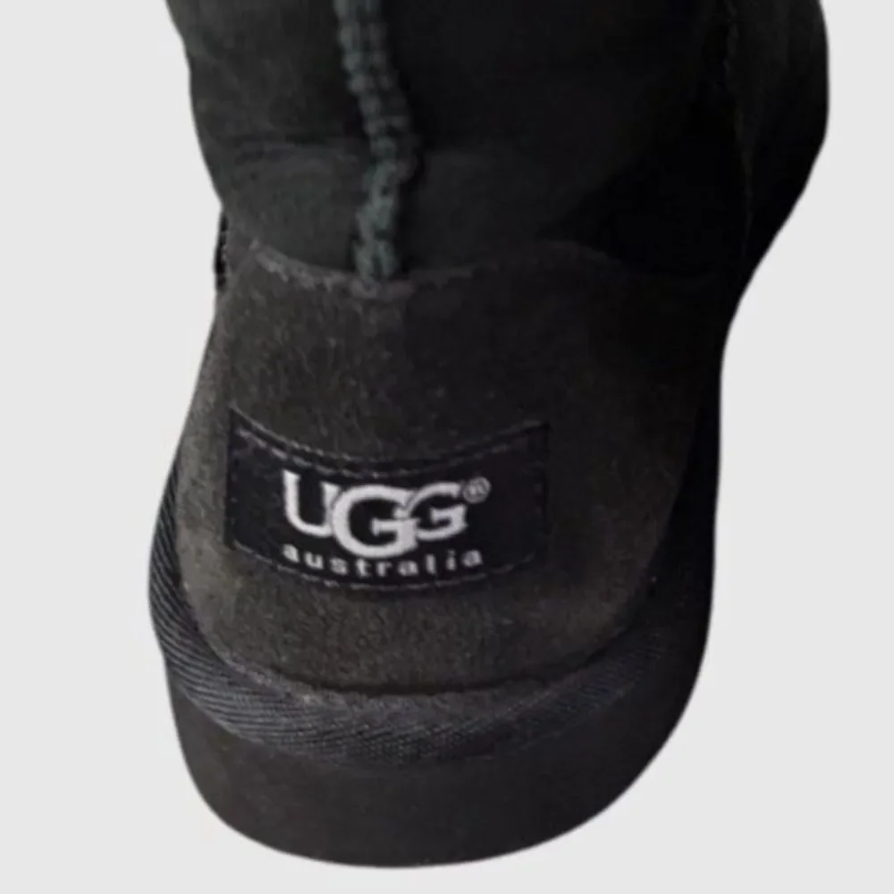 UGG Australia Classic II Black Sheepskin Winter Boots Girls Size 3